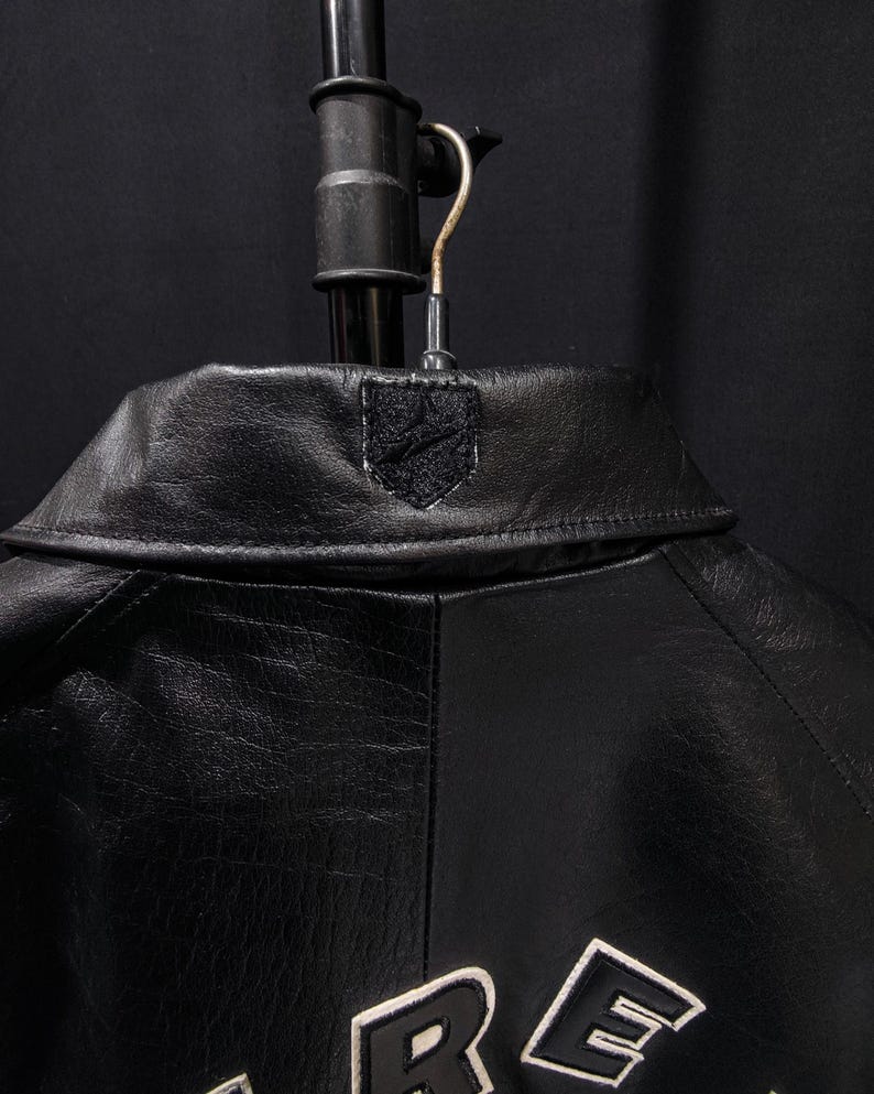 Avirex Established 1975 Black Leather Varsity Jacket – Striped Ribbed Trim Zip Up Bomber Jacket image 7