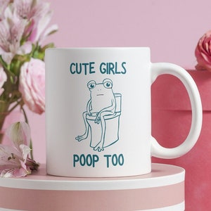 Söta tjejer bajsar för retro groda toalett feminism citat mugg minimal design sassy kvinnor nostalgi feminist 90-talet rolig födelsedagspresent skämt kontor