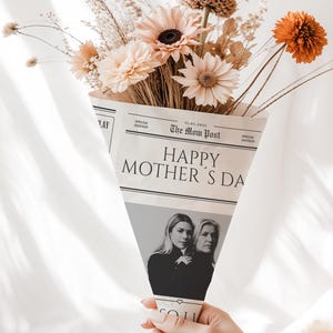 Plantilla de periódico para envolver ramo de flores del Día de la Madre, Canva editable, envoltorio de flores imprimible, tarjeta del Día de la Madre, regalo para mamá primeriza, bricolaje de último minuto