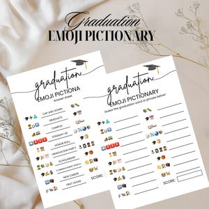 Puede incluir: Dos hojas de papel blancas con el texto "Graduation Emoji Pictionary" en escritura negra. Las hojas tienen pistas de emoji para palabras y frases con temática de graduación. La hoja superior dice "Answer sheet" y la inferior "Guess the graduation word or phrase below!"