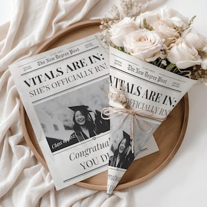 Cadeau voor een verpleegkundige in de krant, bewerkbaar boeket bloemen inpakken, Canva-sjabloon, gepersonaliseerd, afdrukbaar, cadeau voor een verpleegkundige in de universiteit, doe-het-zelf