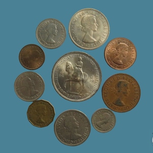 Coins of Queen Elizabeth II, Collection of 10 Coins From the Reign of Queen Elizabeth II from Crown to Farthing, Perfect for Collectors/Gift