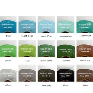 Puede incluir: Una tabla con 18 colores diferentes de material Isolon 500. Los colores est&aacute;n dispuestos en tres filas de seis colores cada una. Los colores son: azul aciano, azul, azul claro, azul p&aacute;lido, aguamarina, turquesa, verde brillante, menta, verde, lima, color verde, cipr&eacute;s, chocolate, cacao, blanco, plata, gris, gris oscuro, negro, marr&oacute;n y caqui.