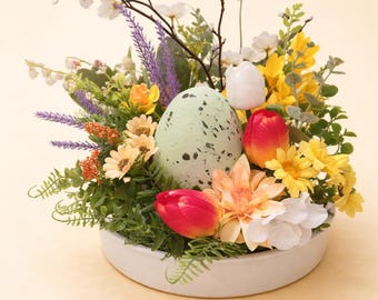 Arreglo floral de Pascua con huevo, centro de mesa primaveral, flores artificiales premium, decoración para el hogar verde-amarilla, hecho a mano.