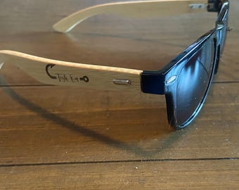 Gafas de sol de madera grabada