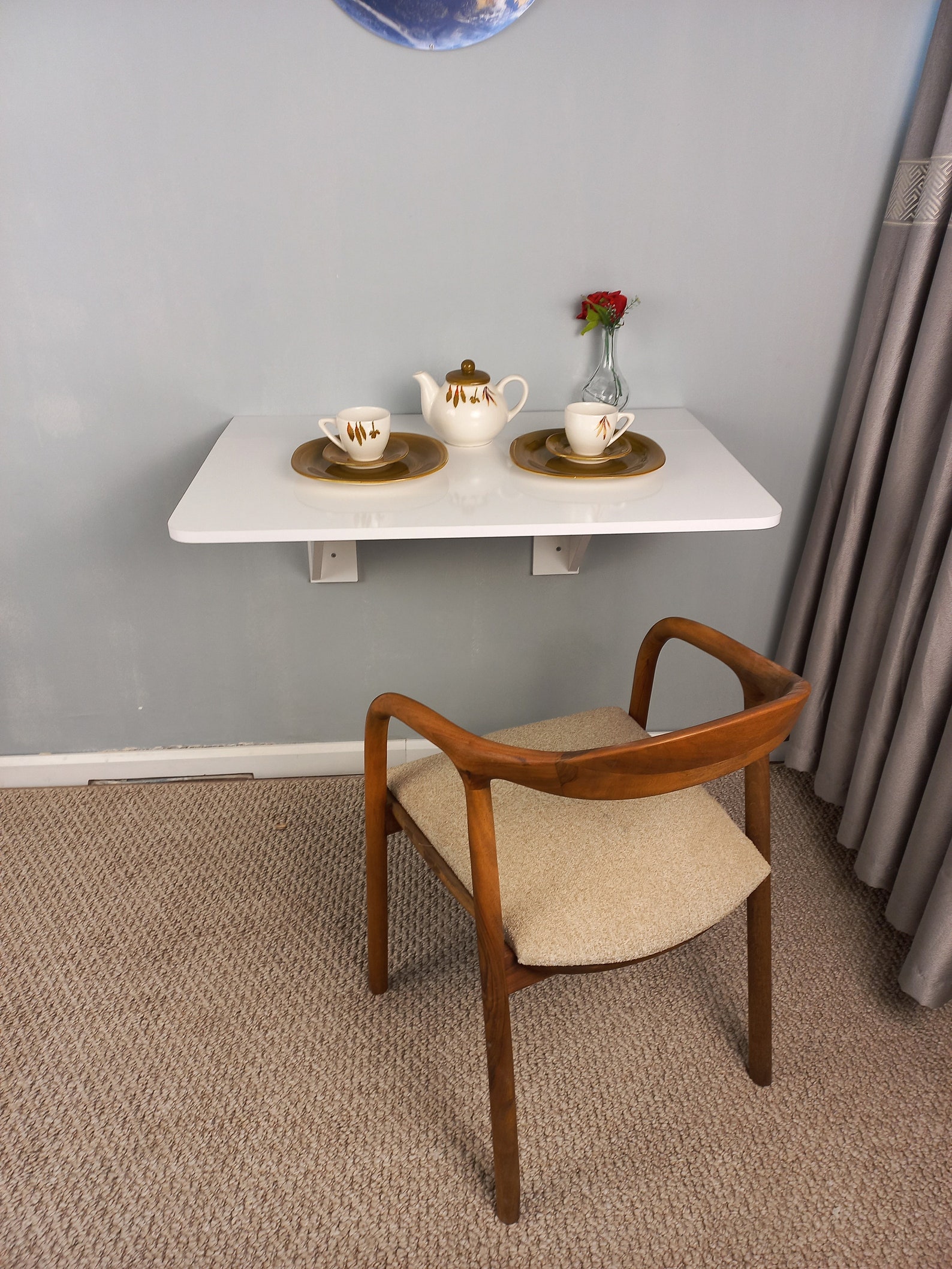 Mesa Plegable De Pared Blanca – 60x30x1,6 Cm, MDF Robusto, Diseño Triangular Estable | Para Apartamento Pequeño, Oficina En Casa, Bar O Comedor Auxiliar