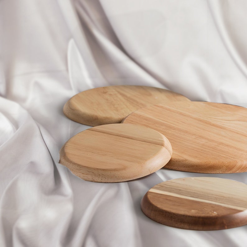 Assiette ronde en bois massif Plateau repas rond minimaliste en bois Cadeau de pendaison de crémaillère Cadeau pour maman Assiette plate en bois Assiette à pizza image 7