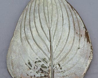 Salvamanteles de cerámica con forma de hoja verde hecho a mano