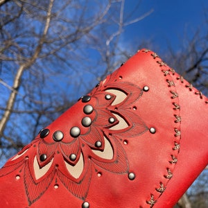 Cartera de cuero rojo de tendencia, Cartera de cuero con adornos florales, Cartera de cuero de lujo, Cartera de cuero vintage, Cartera de mujer con flores, Regalo para mamá