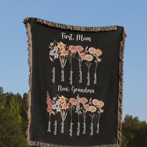 Personalized Birth Month Flower, First Mom Now Grandma Woven Blanket, Mother&#39;s Day Gift with Grandkid&#39;s Name, Custom Birthday Gift for Mom