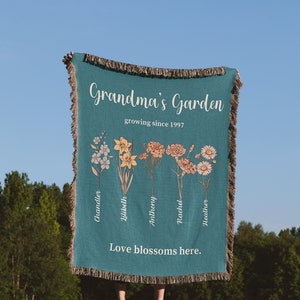 Mothers Day Gift for Grandma, Personalized Grandma&#39;s Garden Woven Blanket, Custom Birth Flower Blanket With Grandkids Names, Nana&#39;s Gift