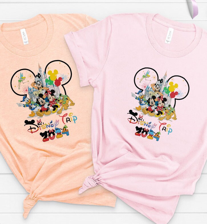 Discover 2024 Disney Urlaub Schloss Mickey Und Minnie Lieben Familie Tshirt