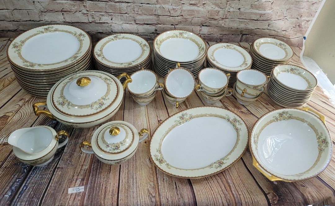 Vintage Royal Embassy China Adrian Pattern 12 Place Setting Japan