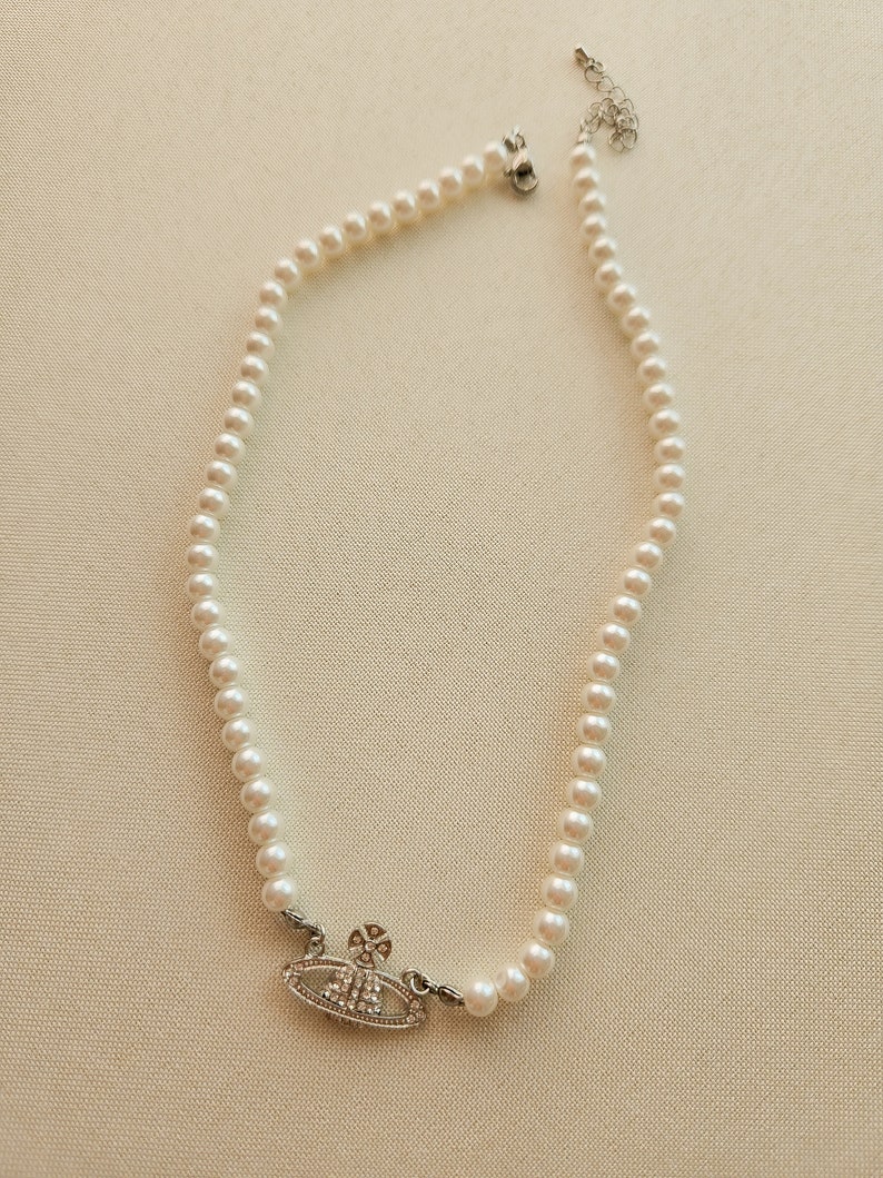 Collier Collier de perles en argent avec pendentif Saturne et perles de strass Inspiré de Vivienne Westwood Design romantique et élégant image 6