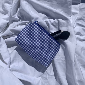 Bolso de maquillaje Blue Gingham con forro de cuadros vichy azul claro bolso de maquillaje hecho a mano bolsa de maquillaje Gingham neceser colorido para mujer imagen 4