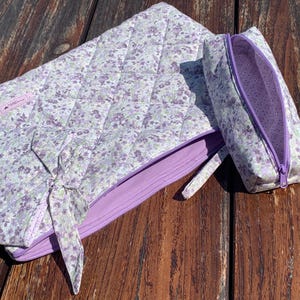 Custodia per laptop in cotone trapuntato con motivo floreale color malva / fodera in jersey color lavanda / custodia per laptop viola / custodia per iPad / custodia per tablet, astuccio coordinato