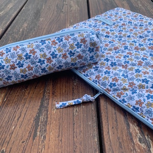 Custodia per laptop in cotone trapuntato blu con motivo floreale blu e fodera floreale / custodia per tablet iPad / astuccio per matite floreale abbinato, fiori blu