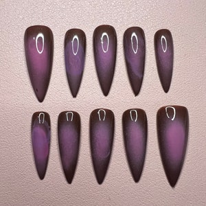 Aura roze en bruine nagels | Druk op nagels | Chocoladenagels | Roze nagels | Aura Airbrush-nagels | Valentijn | Airbrush-nagels |