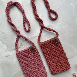 Gehäkelte Handytasche, elegante Crossbody-Tasche im Gänsefüßchenmuster, Smartphone-Tasche
