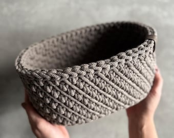 Crochet basket with wooden base, oval, practical gift idea, crocheted baskets, storage basket, gift basket, gift baskets in a tassel pattern