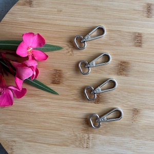 Swivel carabiners, made of metal, polished to a high shine, high-quality and robust, available in four colors, for creative projects