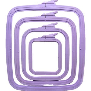 Può includere: Set di quattro cerchi da ricamo in plastica viola di diverse dimensioni: 110 mm, 145 mm, 200 mm e 230 mm.
