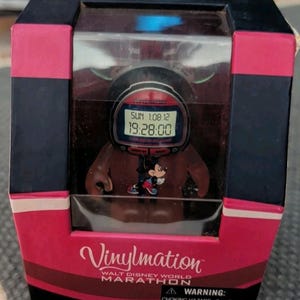 Walt Disney World Marathon Mickey Mouse Vinylmation Figurine 2012 image 1