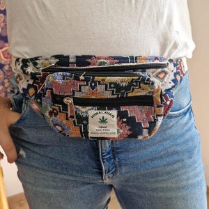 Bauchtasche aus Baumwolle mit 4 Fächern: Brusttasche, Hüfttasche, Crossbody-Tasche, Schultertasche, Reisetasche, Partytasche, Gürteltasche."
