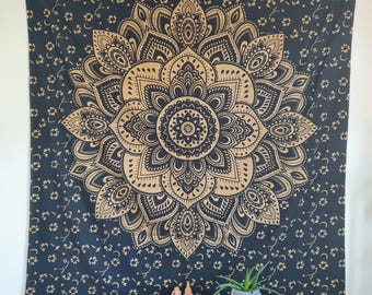 Tapisserie indienne Ayurpark : Mandala Boho Lotus Noir-Doré Taille 210 x 230 cm