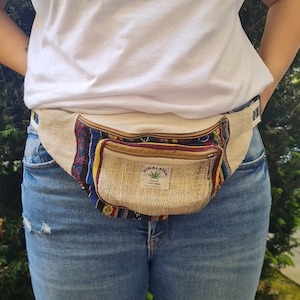 Boho-Flair Bauchtasche aus Baumwolle mit 4 Fächern: Brusttasche, Hüfttasche, Crossbody-Tasche, Schultertasche, Reisetasche, Gürteltasche."