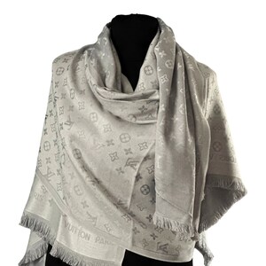 Foulard louis vuitton beige hot sale