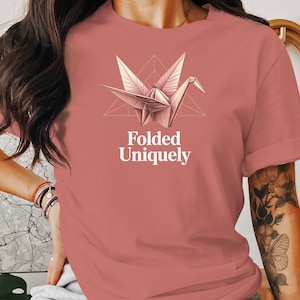 Origami Crane Shirt Geometric Folded Bird Tee Minimalist Art Gift for Men & Women Modern Paper Crane T-Shirt