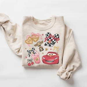 Sudadera Disney Coquette Bow Cherry Lightning McQueen Disney Cars, Personajes Disney Pixar, Camiseta para viaje a Disneyland imagen 4