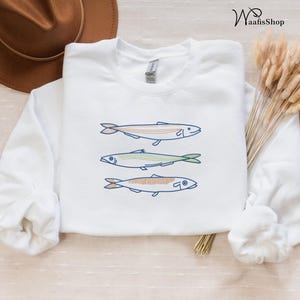 Sadines vis geborduurd sweatshirt, Coastal Ocean trui met ronde hals, grappige trui visliefhebber, trui Sea Life, beste strandcadeau voor haar/hem