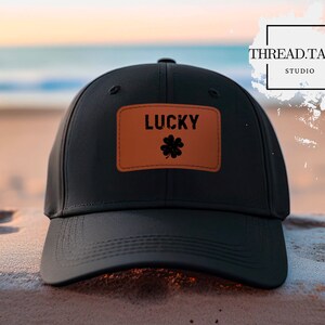 St. Patrick&#39;s Day Luck: Four Leaf Clover Hat - Iers groen - Geluksbrenger - Distressed Clover - St. Paddy&#39;s Day Accessoires - Shamrock Green