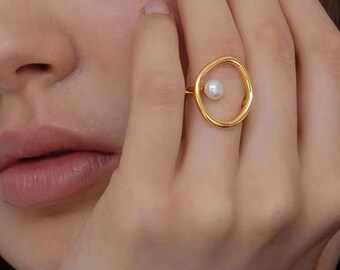 Minimal gold jewelry gift wrap for women | Hobo Dainty 18k Gold Ring Natural Pearl, Open Circle ring