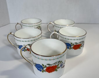 Tazas vintage Aynsley, de segunda mano, con ribete dorado y estampado floral Famille Rose.