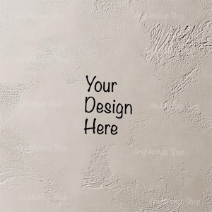 Könnte beinhalten: Nahaufnahme einer hellgrauen, strukturierten Wand mit dem Text "Your Design Here" in Schwarz.