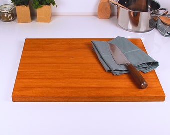 Schneidebrett aus massivem Buchenholz / Unvergleichliche Handwerkskunst: Personalisierbares Küchenbrett - Zeitlose Eleganz für Ihre Küche