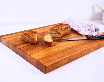 Planche à découper en bois de chêne massif / Un savoir-faire inégalé : Planche de cuisine personnalisable - Une élégance intemporelle pour votre cuisine