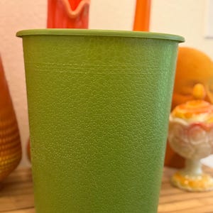 Vintage Green Plastic Wastebasket – 70s Bubble Texture Trash Can – Retro Bathroom or Office Decor – Mid Century Mod Pop Style