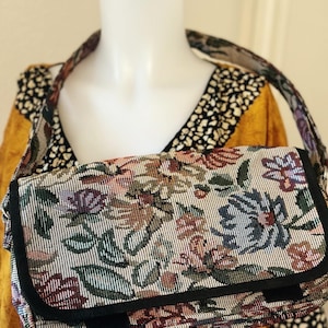 Vintage Floral Tapestry Shoulder Bag – Romantic Carpet Bag with Velcro Closure – 70s Granny Chic Purse – Cottagecore Floral Handbag