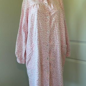 Vintage 1970s Pink Floral Housecoat by Wendy Lee - Medium - Button Front Nightgown with Pockets