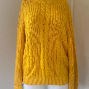 Vintage Wingate Cable Knit Sweater – Mustard Yellow Chunky Knit – Size Large – Ramie Cotton Blend – Made in Hong Kong