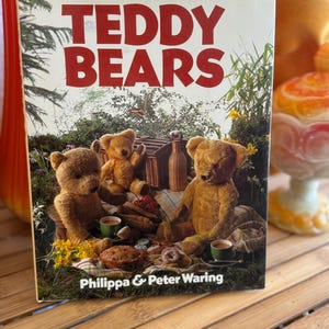Vintage 1980 Teddy Bears Book by Philippa & Peter Waring – Illustrated Hardcover – Classic Bear Collectible – Retro Toy Lover Gift