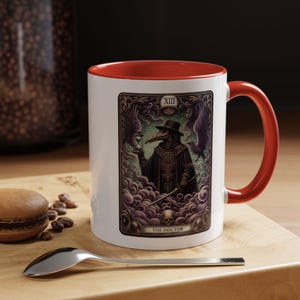 Caneca de café, design de carta de tarô Plague Doctor, xícara de chá gótica, decoração de cozinha de Halloween, presente de estilo vintage, caneca steampunk
