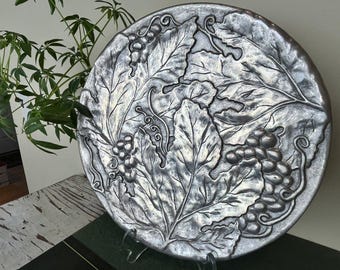 Vintage Wilton Armetale Grapes Pattern Serving Platter Pewter Plate 10.75 / USA