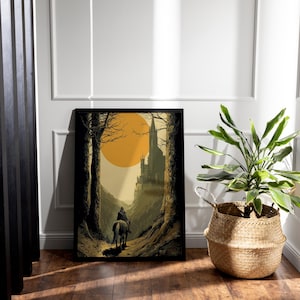 Puede incluir: Impresi&oacute;n art&iacute;stica enmarcada que representa una escena medieval. Una figura a caballo cabalga hacia un castillo, enmarcada por &aacute;rboles y un gran sol amarillo. La obra de arte est&aacute; en un marco negro y se apoya en una pared blanca. Una planta en maceta en una cesta de mimbre est&aacute; cerca.