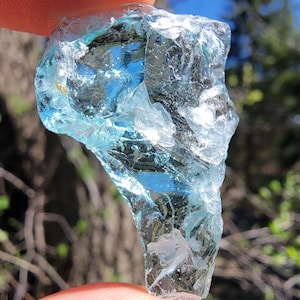 Afghaanse Andara. Turkooisblauw met witte kristallen. Etheriumoase Andara. Goede vorm voor sieradendraadwikkel.  4,8 gram