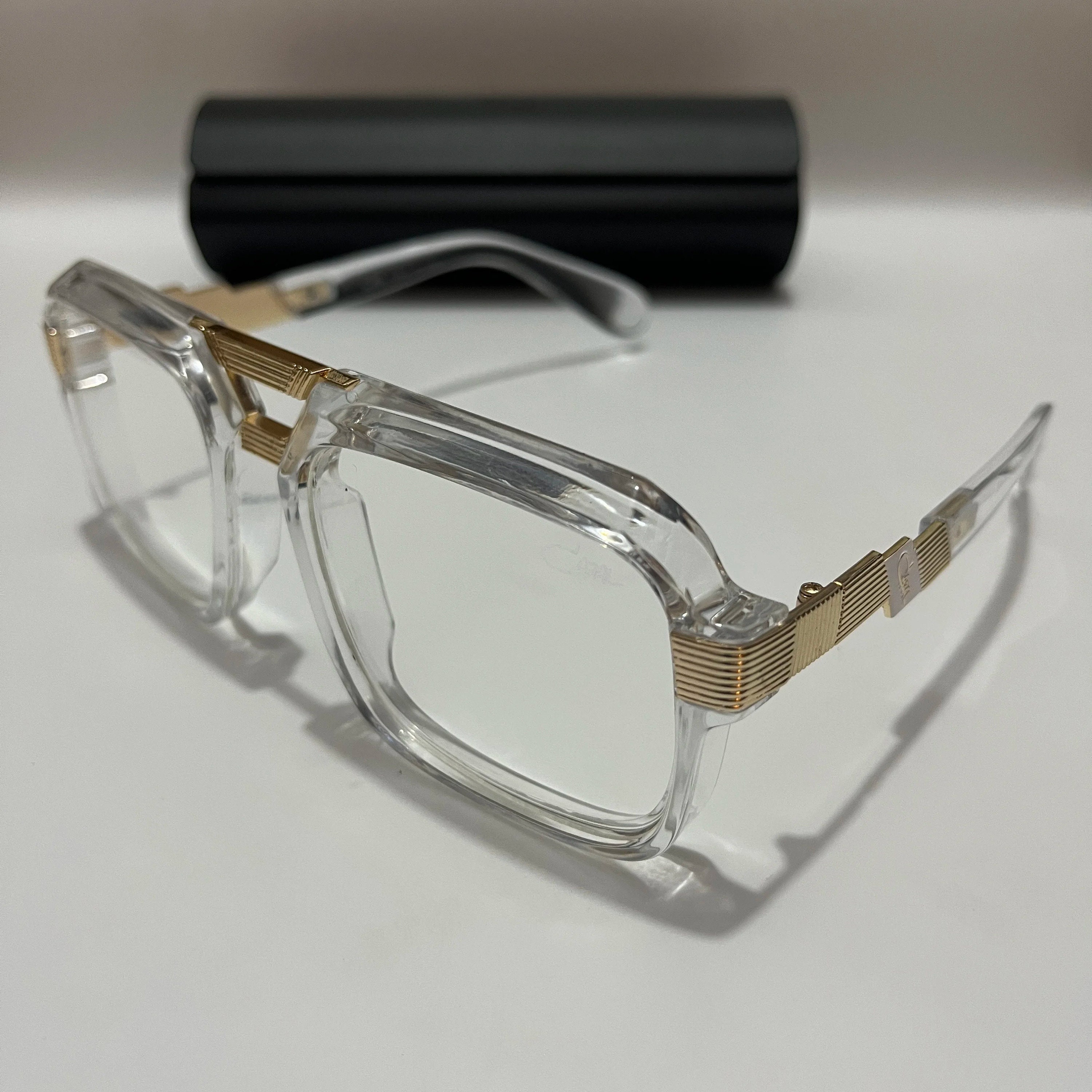 Cazal ゴールドフレーム 超希少。ヴィンテージ品。 ヴィンテージ CAZAL 669 メガネ：ブラック＆ゴールドフレーム、クリア